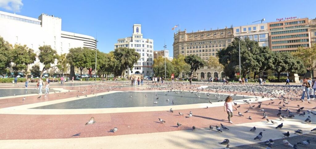 Dos marroquins apunyalen un jove a Plaça Catalunya