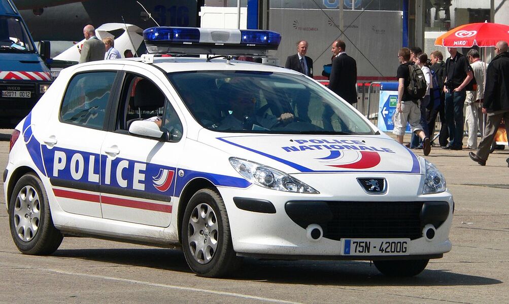 Policía dispara a un hombre armado con cuchillos en Boulogne-sur-Mer