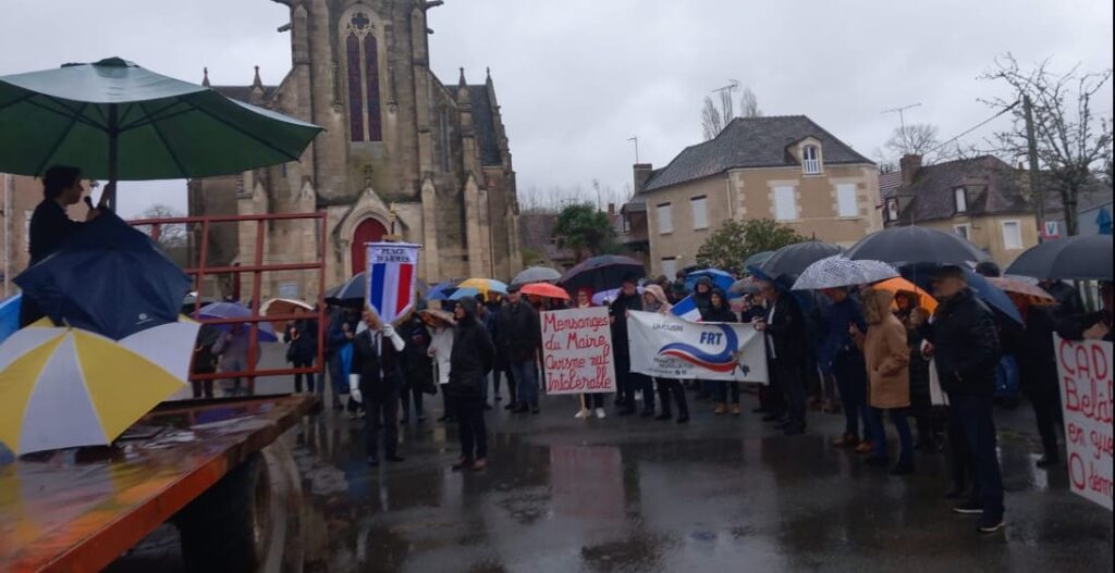 Un poble de 900 habitants de França frena un centre d'immigrants