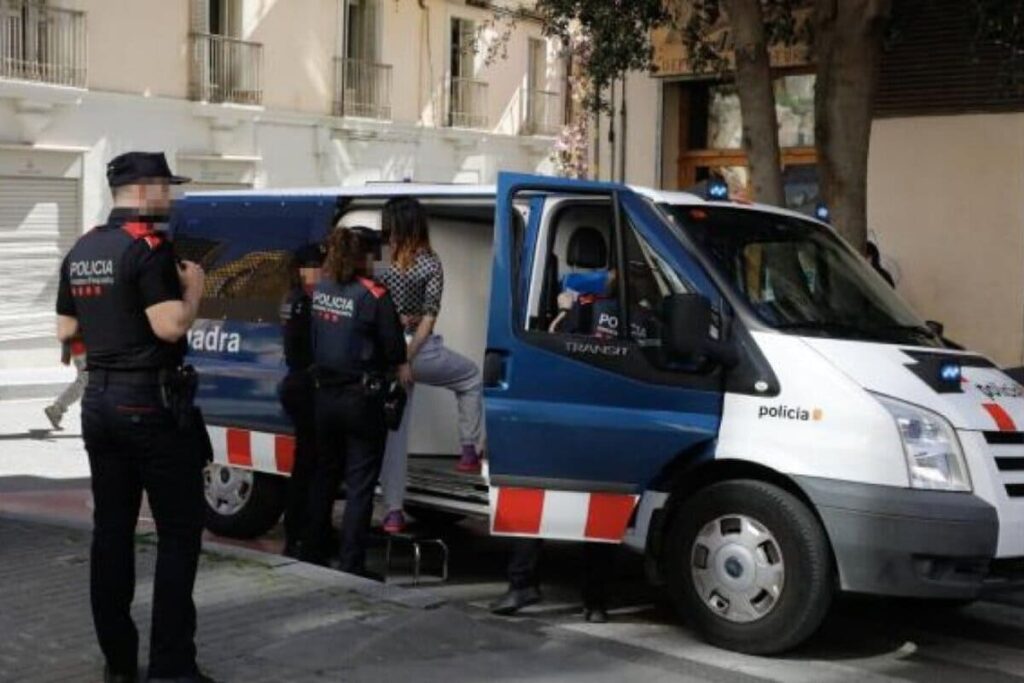 Dones marroquines de Lleida obtenien papers i ajudes amb denúncies falses
