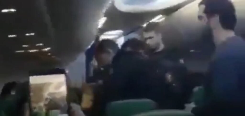 “Alá Akbar” en el avión desencadena el pánico a 10.000 metros