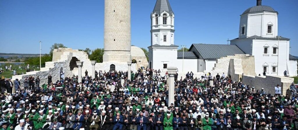 L'islam de Rússia elimina la música de la seva cerimònia més emblemàtica 2 La mesura afecta una celebració amb més de 40.000 assistents i mostra un gir cap a un islam més conservador L'islam de Rússia elimina la música de la seva cerimònia més emblemàtica