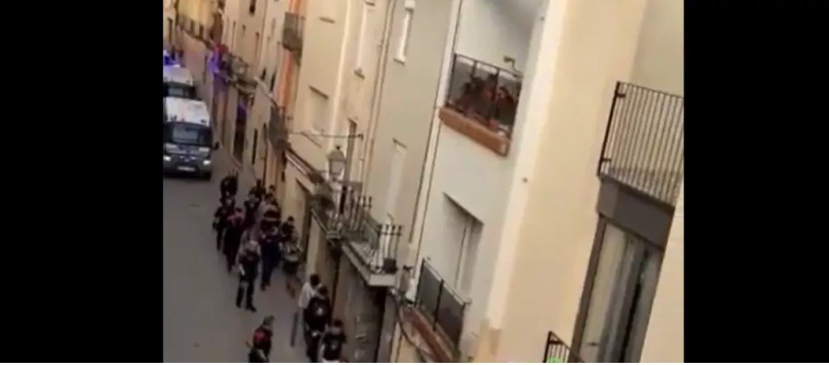 MENAS marroquíes con palos y cuchillos para agredir a los jóvenes de Piera