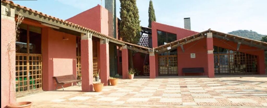 A Dosrius van convertir l'alberg de joventut en un centre de MENAS i ara viuen amb por