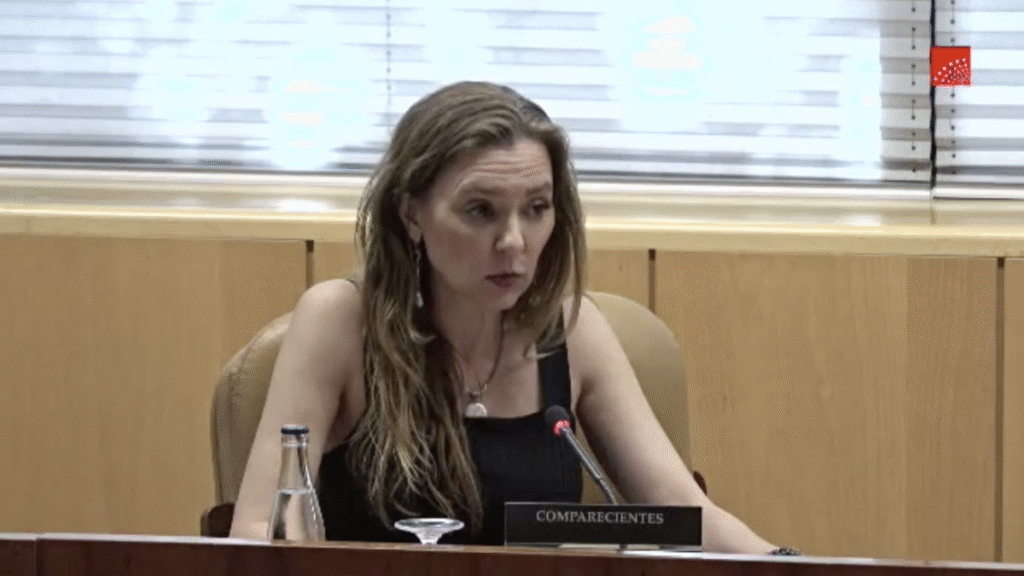 La Bíblia, Franco i Al-Andalus contra el discurs d'Elena Ramallo per prohibir el hijab a les escoles de Madrid 10 PSOE i Más Madrid acusen Elena Ramallo de racisme i odi religiós a l'Asamblea de Madrid pel seu discurs contra el hijab a les escoles . El PP no té opinió. La Bíblia, Franco i Al-Andalus contra el discurs d'Elena Ramallo per prohibir el hijab a les escoles de Madrid