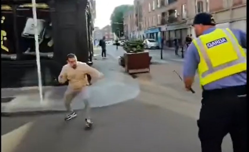 Crit d'Allah Akbar a Dublín i policia apunyalat