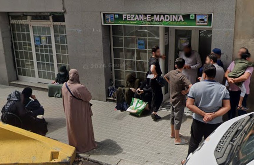 Dawat e islami barcelona Un centre salafista de Barcelona educa nenes segons els valors de l'islam del segle VII