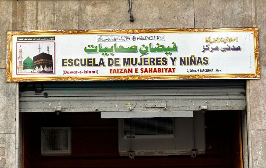 Un centre salafista de Barcelona educa nenes segons els valors de l'islam del segle VII