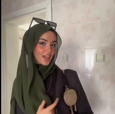 TikTok escampa el salafisme emocional entre noies amb el missatge: ‘Sóc feliç amb el meu vel’