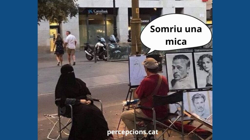 Sonríe un poco