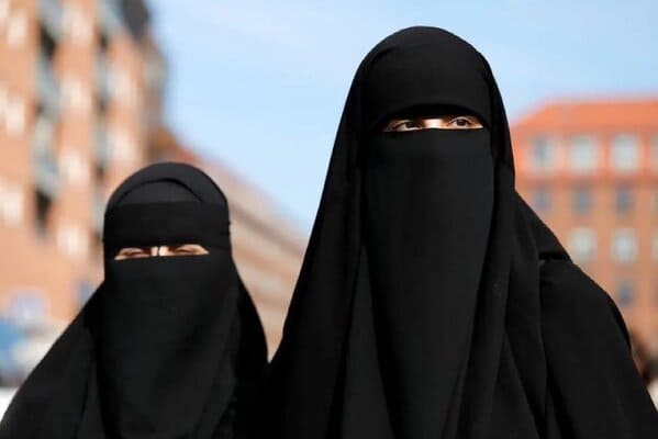 La UE presiona a Kirguizistán para que levante la prohibición del niqab