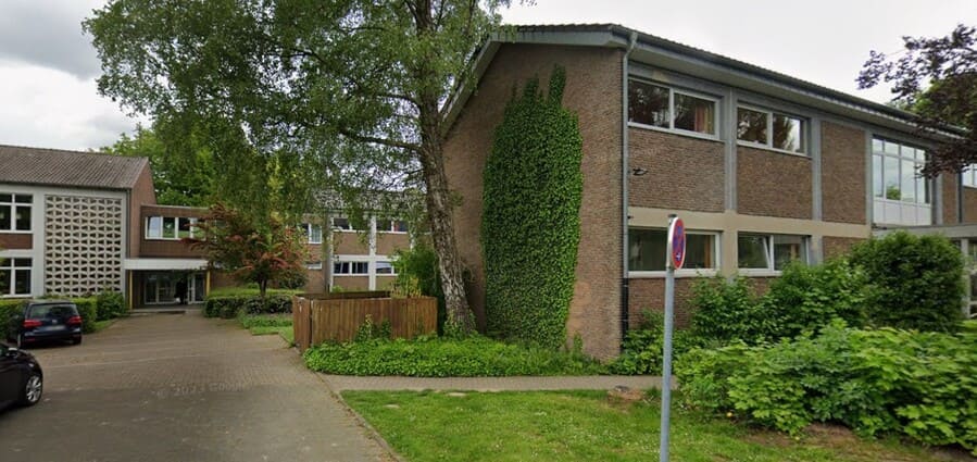 Percepcions d'Educació 1 Amenaça de bomba a una escola d'Alemanya per prohibir el mocador de musulmana