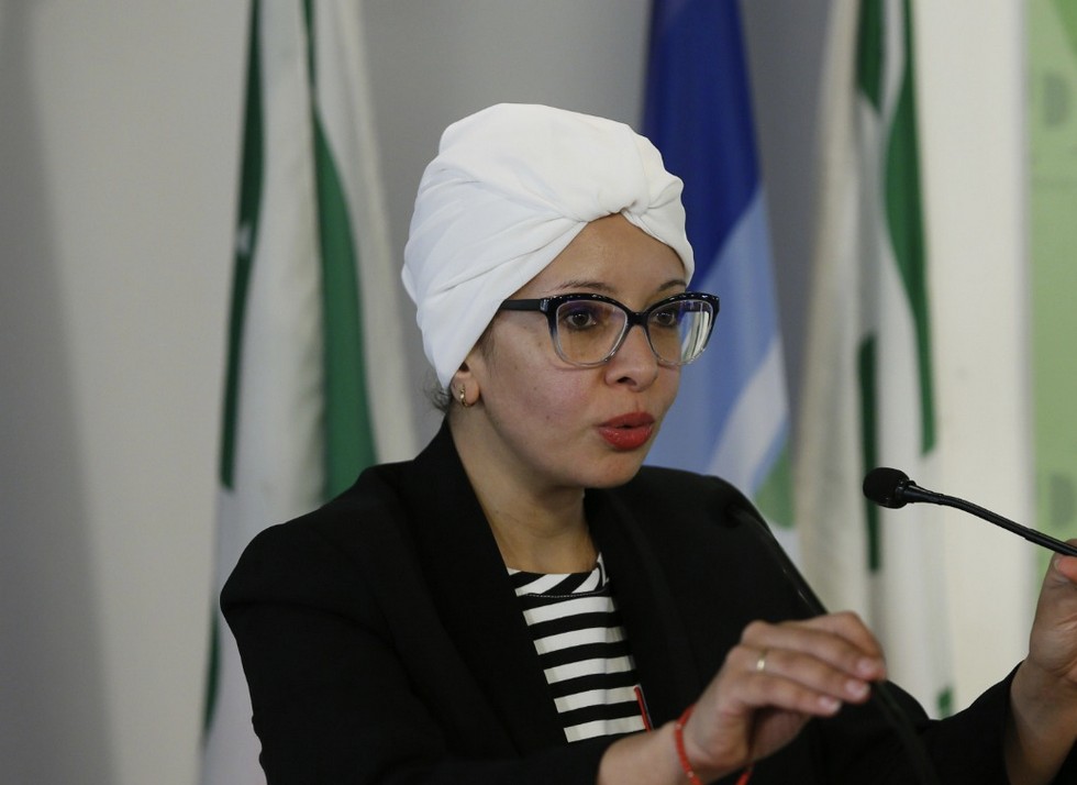 Una asesora de educación de Italia regaña a los profesores por tener “mirada colonial”