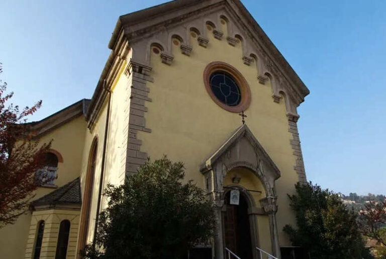 Un sitio de citas del Reino Unido ofrece a los hombres musulmanes encontrar a mujeres vírgenes, dóciles y abiertas a la poligamia 13 NikkahGram se creó para "facilitar el matrimonio de musulmanes que siguen los valores islámicos fundamentales de la modestia y la sumisión a Alá sin excusas". Una iglesia de Bergamo será una mezquita con sospechas de financiación de Qatar