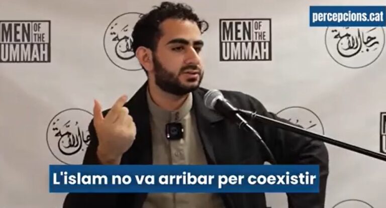 Una asesora del gobierno de Canadá reclama salas de oración musulmanas en las oficinas federales 3 La responsable contra la islamofobia exige salas de oración y tiempo a cargo del gobierno para los trabajadores musulmanes en las oficinas federales. Enginyer de software i predicador de Chicago: "L'islam ha de substituir totes les religions"