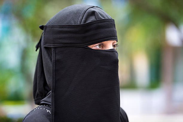 Kazakhstan multarà les dones que portin burka o niqab