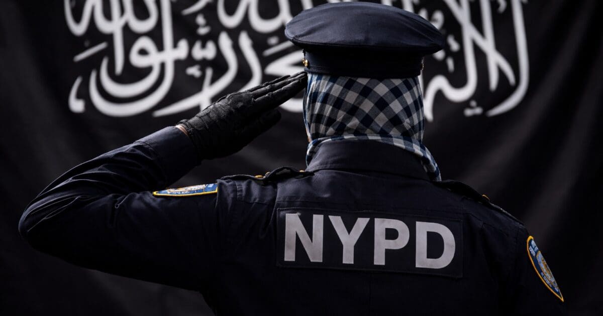 Aspirando a policía de Nueva York pide no saludar a la bandera porque "solo se somete a Alá""