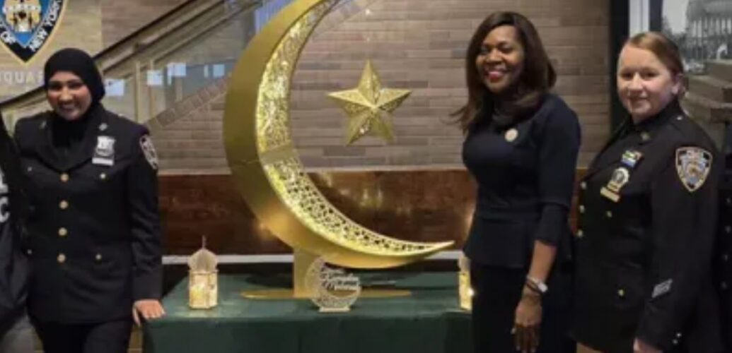 La policia de Nova York explica que posen llums de Ramadà per "educar" els no musulmans