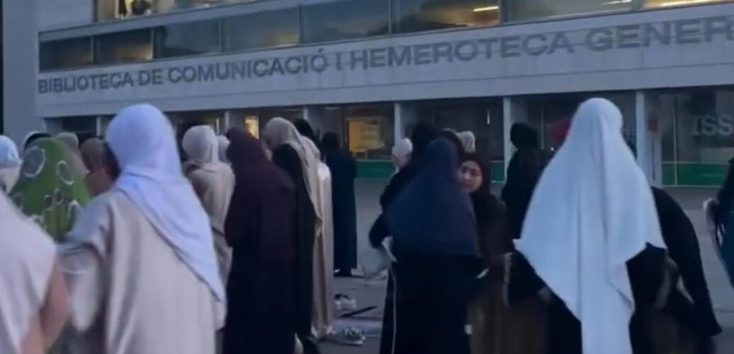 Percepcions de Catalunya 1 Últims Vídeos Més Vídeos La UAB s'agenolla a l'islam: sales d'oració, imam i càtering per Ramadà