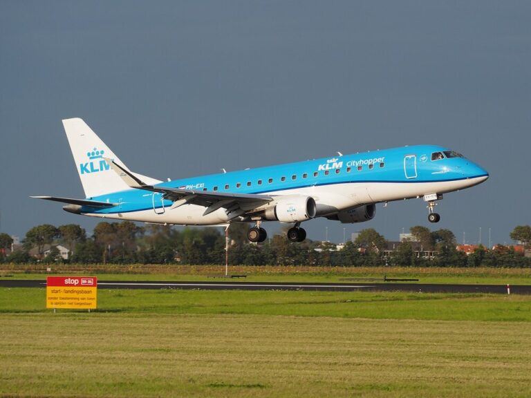 Percepcions de Catalunya 18 Últims Vídeos Més Vídeos Un Allahu Akbar al WiFi d'un avió a Málaga retarda tres hores i mitja un vol de KLM