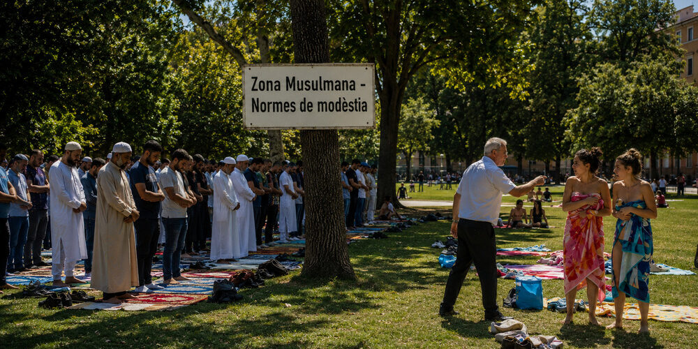 Musulmans expulsen noies en biquini d'un parc de Venècia perquè se senten “provocats”