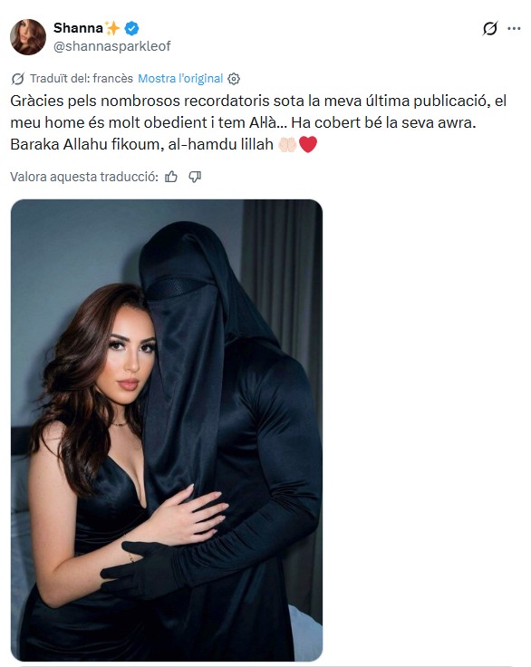 Un grup de dones difon imatges dels seus marits amb burka i la broma enfada els musulmans