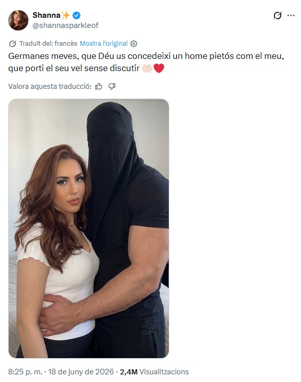 Un grup de dones difon imatges dels seus marits amb burka i la broma enfada els musulmans