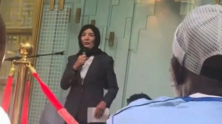 Alerta a França per l'"islam municipal" que es presenta a les eleccions de 2026 4 El Ministeri de l'Interior vigila municipis on es presenten candidats amb vincles sospitosos amb els Germans Musulmans en llistes convencionals. La governadora "feminista" de Nova York es posa el hijab