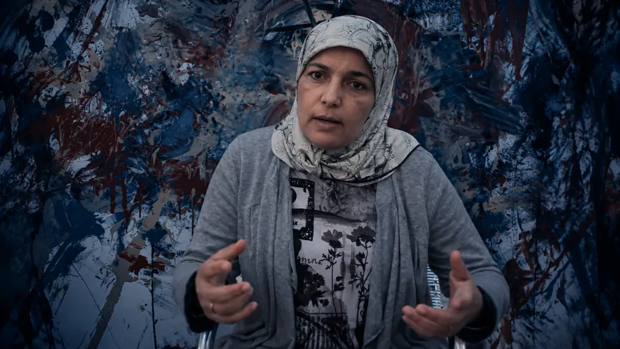 El segundo partido de Suecia propone prohibir el hiyab 1 La campaña electoral se calienta en Suecia con la propuesta de los Demócratas de prohibir el hiyab en el espacio público. La portavoz de igualdad defiende que "hay otros países" donde las mujeres pueden llevar estas piezas. Quién es Fatiha El Mouali, mucho más que la inmigrante desvalida del diario ARA