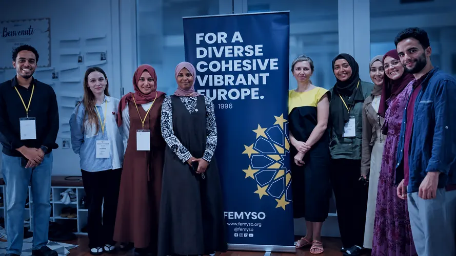 Feministas de Francia se ponen el pañuelo musulmán contra la posible prohibición 1 Mujeres (y hombres) de izquierdas hacen vídeos poniéndose el velo contra la propuesta de RN de prohibirlo en el espacio público. ERC, PSC y Comuns se oponen a combatir el islam político en el Parlamento Europeo